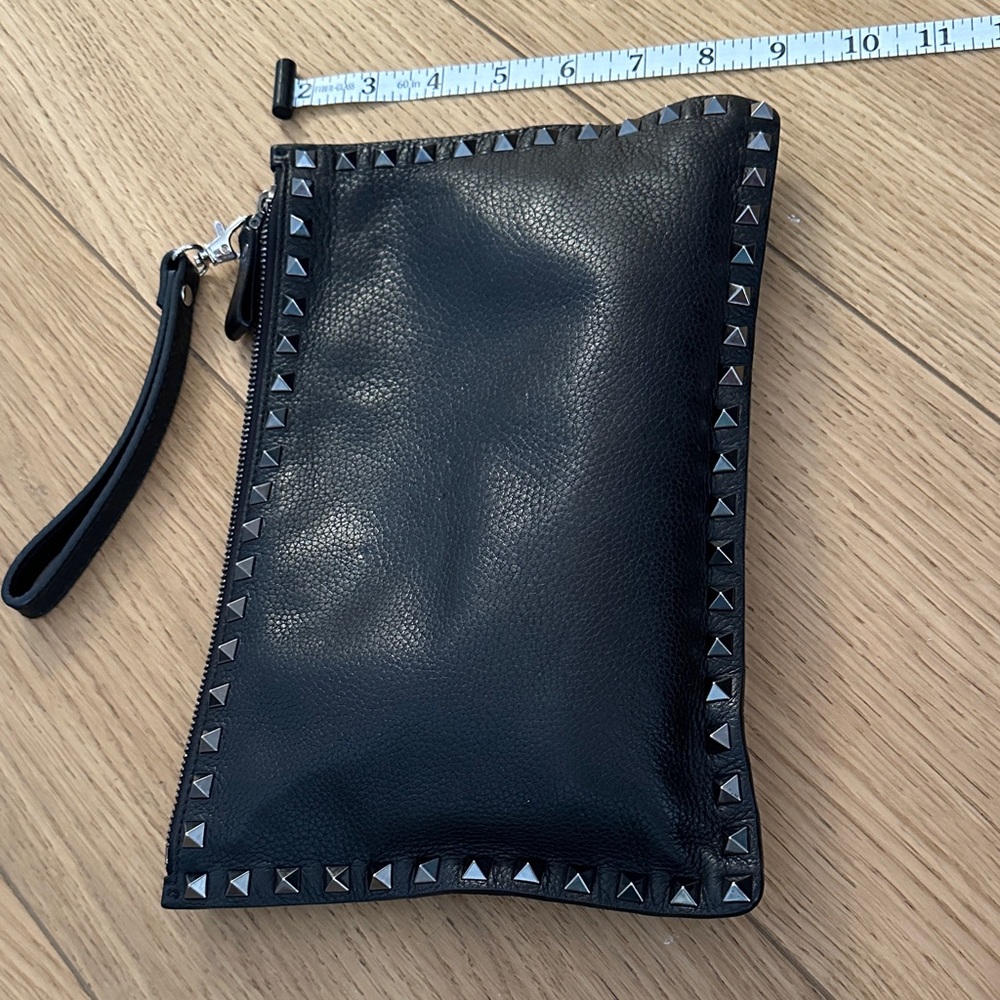 Chic Black Valentino Rock Stud Leather Wristlet